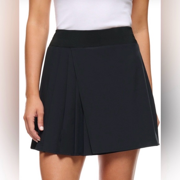 Lole Pants - XS, S & M - LOLE Black Pleated Skort